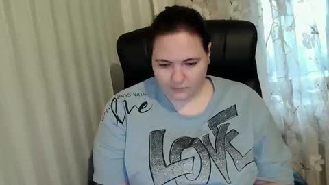 Snapshot of olyaandnetty chatting on October 17, 2025, 2:08 pm OlyaAndNetty online show from October 17, 2025, 2:08 pm
