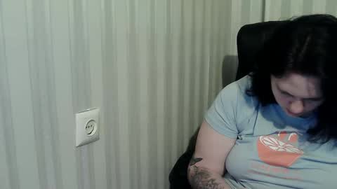 OlyaAndNetty online show from October 31, 2025, 2:07 pm