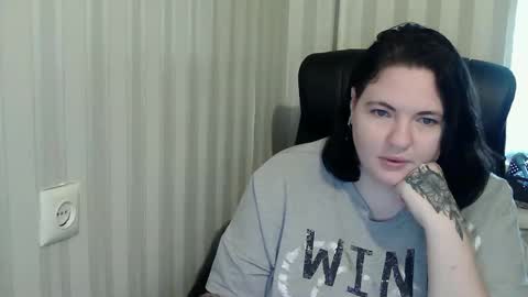 OlyaAndNetty online show from November 1, 2025, 1:46 pm