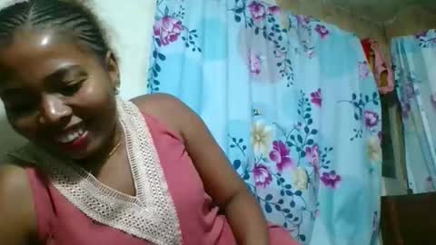 Snapshot of olyvienne90 chatting on December 15, 2025, 5:39 pm olyvienne90 online show from December 15, 2025, 5:39 pm