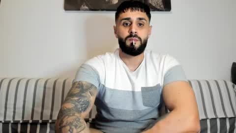 Snapshot of omar_xoxo chatting on December 20, 2024, 10:43 pm Omar online show from December 20, 2024, 10:43 pm