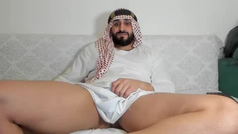 Snapshot of omar_xoxo chatting on December 27, 2024, 1:00 am Omar online show from December 27, 2024, 1:00 am