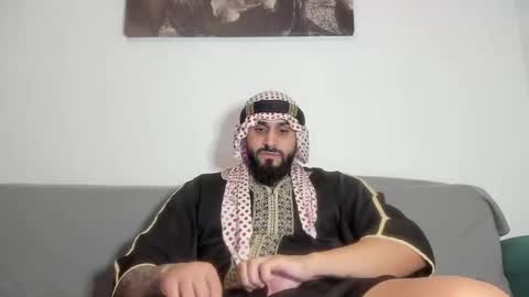 Snapshot of omar_xoxo chatting on November 12, 2025, 8:08 pm Omar online show from November 12, 2025, 8:08 pm