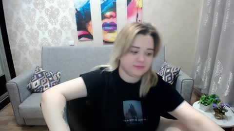 Snapshot of omg_itsperfect chatting on September 10, 2025, 12:54 am Fina online show from September 10, 2025, 12:54 am