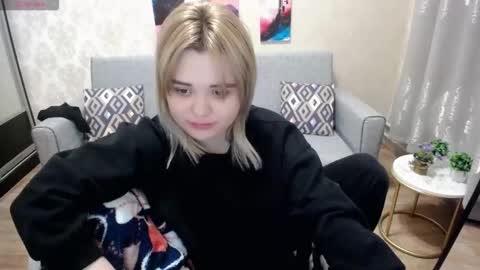 Snapshot of omg_itsperfect chatting on October 7, 2025, 11:24 pm Fina online show from October 7, 2025, 11:24 pm