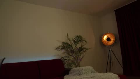 Snapshot of omiliver chatting on March 7, 2025, 7:27 pm    or    online show from March 7, 2025, 7:27 pm