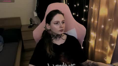 on_yxxx online show from October 22, 2025, 7:02 pm