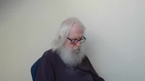 Snapshot of onanister chatting on April 25, 2026, 5:21 am Somewhere over the rainbow online show from April 25, 2026, 5:21 am