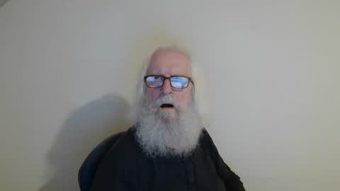 Snapshot of onanister chatting on April 28, 2026, 8:25 pm Somewhere over the rainbow online show from April 28, 2026, 8:25 pm
