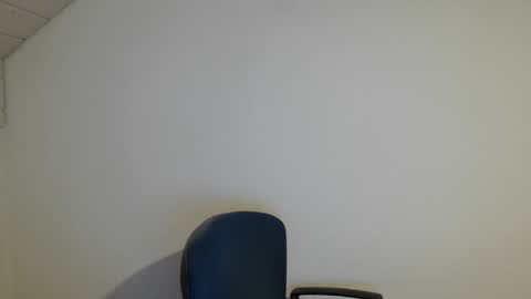Snapshot of onanister chatting on April 29, 2026, 8:04 pm Somewhere over the rainbow online show from April 29, 2026, 8:04 pm