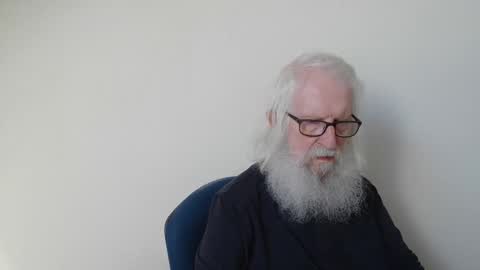 Snapshot of onanister chatting on May 8, 2026, 7:25 am Somewhere over the rainbow online show from May 8, 2026, 7:25 am