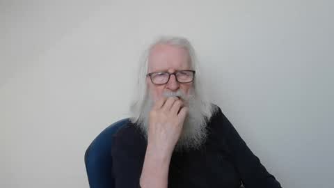 Snapshot of onanister chatting on May 16, 2026, 6:32 am Somewhere over the rainbow online show from May 16, 2026, 6:32 am