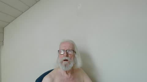 Snapshot of onanister chatting on June 16, 2026, 7:55 am Somewhere over the rainbow online show from June 16, 2026, 7:55 am