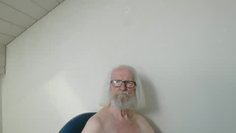Snapshot of onanister chatting on June 20, 2026, 6:38 am Somewhere over the rainbow online show from June 20, 2026, 6:38 am