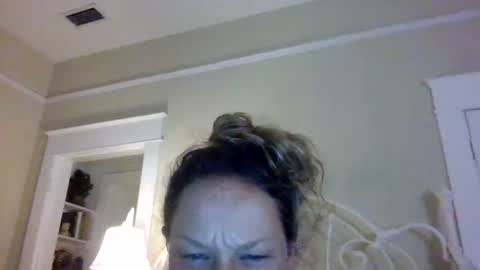 Snapshot of onaswims chatting on June 22, 2026, 5:15 am onaswims online show from June 22, 2026, 5:15 am