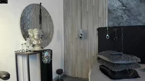     ... online show from October 24, 2025, 7:32 pm