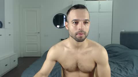 onebestlover online show from September 22, 2025, 7:32 am