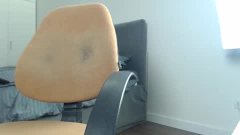 onebestlover online show from September 23, 2025, 9:23 am