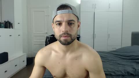 onebestlover online show from May 14, 2026, 8:32 am