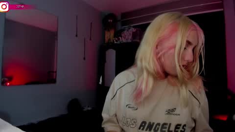 Snapshot of onemore_cum chatting on February 21, 2025, 6:40 am YIN MIGUEL online show from February 21, 2025, 6:40 am