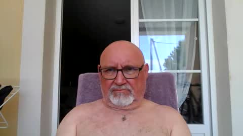 Snapshot of onemoretimebis chatting on June 8, 2026, 10:15 am Onemoretimebis online show from June 8, 2026, 10:15 am