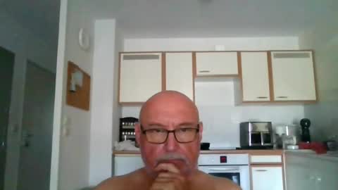 Snapshot of onemoretimebis chatting on July 29, 2026, 9:29 am Onemoretimebis online show from July 29, 2026, 9:29 am