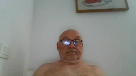 Snapshot of onemoretimebis chatting on August 8, 2026, 7:43 am Onemoretimebis online show from August 8, 2026, 7:43 am