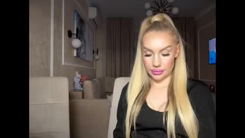 onesweet_baby online show from February 3, 2025, 6:07 pm