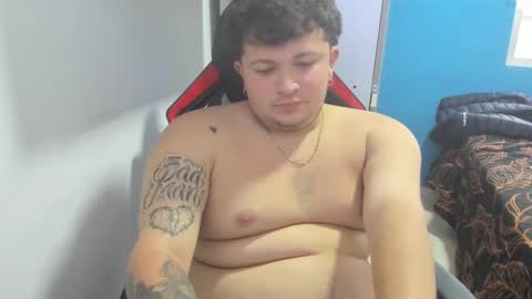 Snapshot of onewhiteboichub chatting on February 12, 2025, 8:40 pm Andres INDEPENDENT MODEL online show from February 12, 2025, 8:40 pm