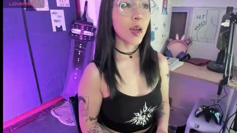 Snapshot of oni_dakotta chatting on September 29, 2025, 10:42 am oni_dakotta online show from September 29, 2025, 10:42 am