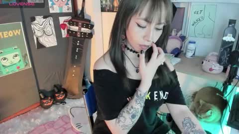 Snapshot of oni_dakotta chatting on October 25, 2025, 12:34 pm oni_dakotta online show from October 25, 2025, 12:34 pm