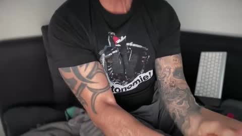 Snapshot of onkel90 chatting on June 10, 2026, 7:13 pm onkel90 online show from June 10, 2026, 7:13 pm