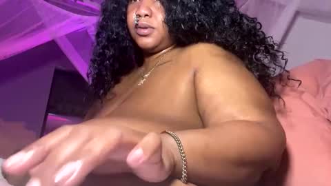 onlineerica online show from November 14, 2025, 4:44 am