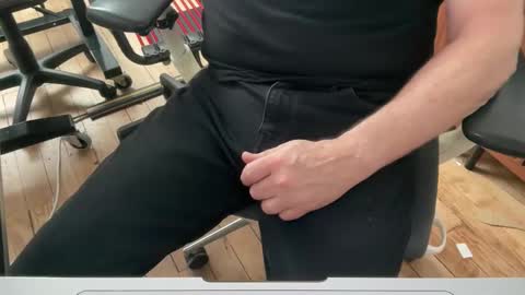 onlocationnyc online show from April 24, 2026, 7:38 pm