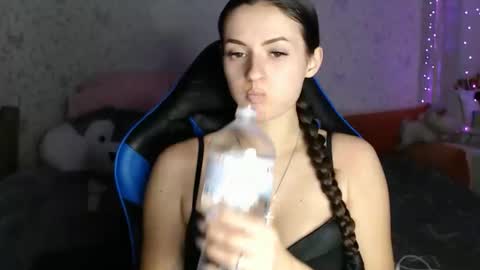 Snapshot of only_ubutterfly chatting on December 15, 2025, 6:01 pm Amalia online show from December 15, 2025, 6:01 pm