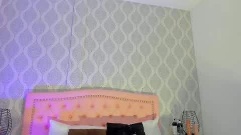 Only online show from October 3, 2025, 8:28 pm