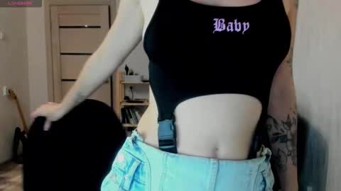 Snapshot of oops_britney chatting on November 18, 2025, 5:17 pm Britney online show from November 18, 2025, 5:17 pm