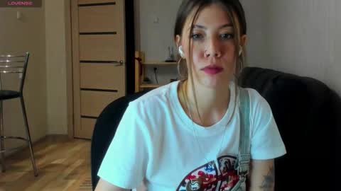 Snapshot of oops_britney chatting on February 17, 2026, 4:24 pm Britney online show from February 17, 2026, 4:24 pm