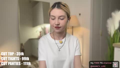 Snapshot of oops_my_english chatting on February 8, 2026, 7:39 pm Nancy online show from February 8, 2026, 7:39 pm