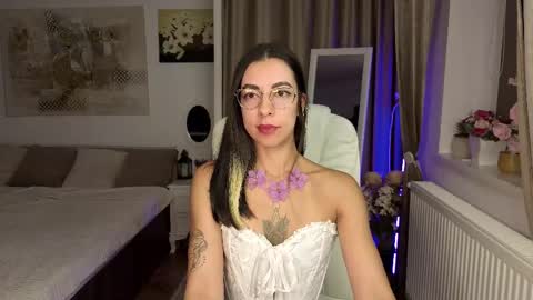 Eve Voss online show from October 7, 2025, 12:46 pm