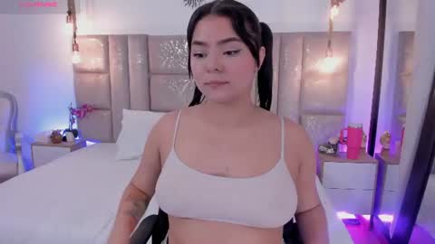 Snapshot of oriana_guzman chatting on July 14, 2026, 2:05 am Miss Guzman online show from July 14, 2026, 2:05 am