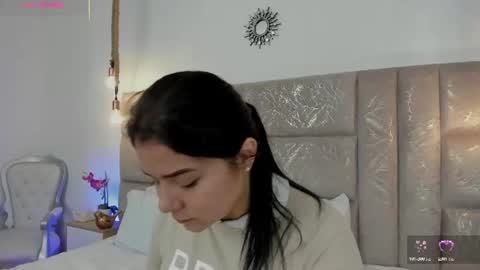 Snapshot of oriana_guzman chatting on August 5, 2026, 10:01 pm Miss Guzman online show from August 5, 2026, 10:01 pm