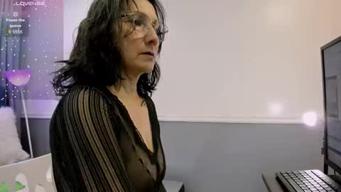 Oriana  online show from October 28, 2025, 10:30 am