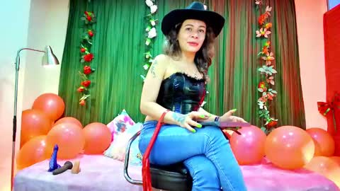 Snapshot of oriana_thomson2 chatting on February 13, 2025, 11:15 pm Oriana online show from February 13, 2025, 11:15 pm