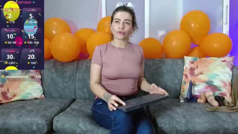 Snapshot of oriana_thomson2 chatting on September 27, 2025, 5:23 am Oriana online show from September 27, 2025, 5:23 am