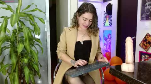 Snapshot of oriana_thomson2 chatting on October 8, 2025, 10:46 am Oriana online show from October 8, 2025, 10:46 am