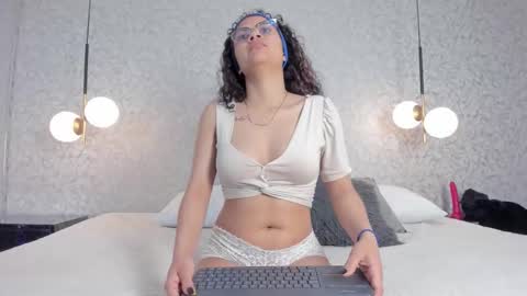 ORIBEL ANGELS online show from March 25, 2026, 3:01 am