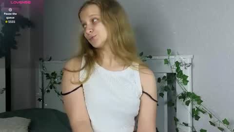 Snapshot of orivienne chatting on July 23, 2026, 4:05 pm Dolores online show from July 23, 2026, 4:05 pm