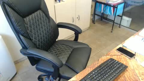 Snapshot of oscar_msng chatting on September 23, 2025, 5:16 pm Oscar online show from September 23, 2025, 5:16 pm