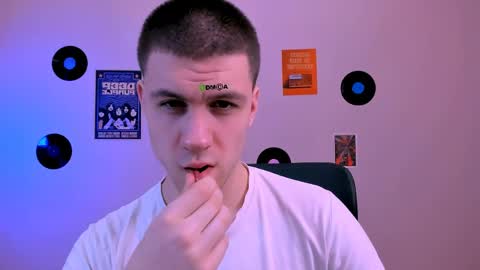 Snapshot of oscar_rage chatting on May 19, 2026, 8:42 am oscar_rage online show from May 19, 2026, 8:42 am